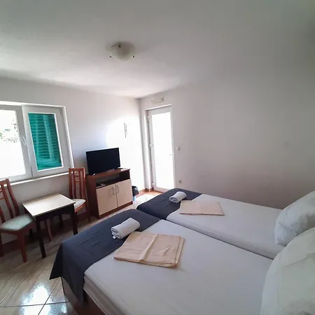 Penava, Private Beach, Pool And 7min To