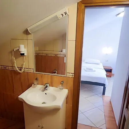 Penava, Private Beach, Pool And 7min To