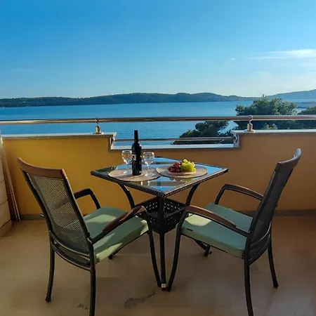 Penava, Private Beach, Pool And 7min To Apart Otel Trogir