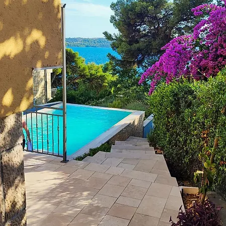 Penava, Private Beach, Pool And 7min To Trogir