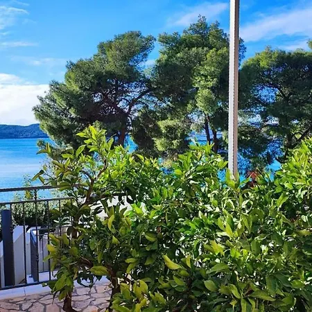Penava, Private Beach, Pool And 7min To 3* Trogir