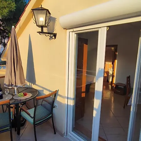 Penava, Private Beach, Pool And 7min To 3* Trogir