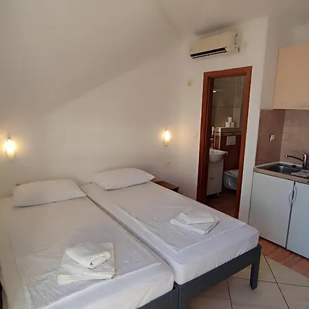 Penava, Private Beach, Pool And 7min To Aparthotel