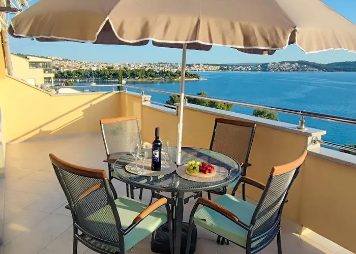 Penava, Private Beach, Pool And 7min To 3* Trogir