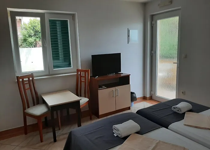 Lejlighedshotel Penava, Private Beach, Pool And 7min To