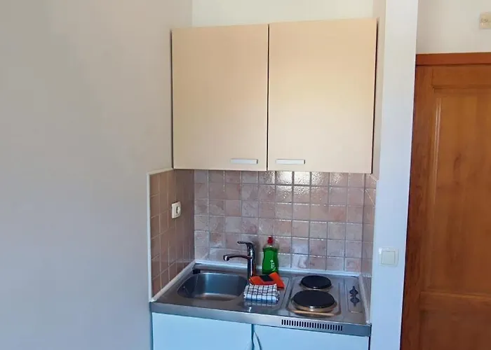 Lejlighedshotel Penava, Private Beach, Pool And 7min To Trogir