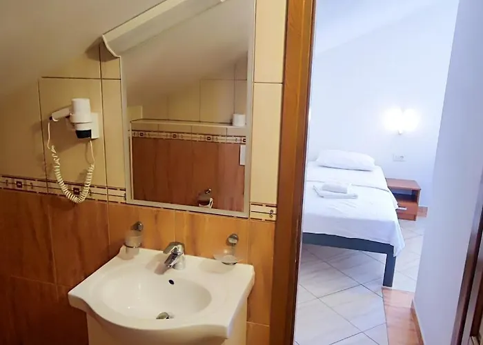 Penava, Private Beach, Pool And 7min To