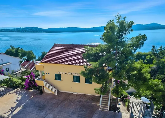 Lejlighedshotel Penava, Private Beach, Pool And 7min To Trogir