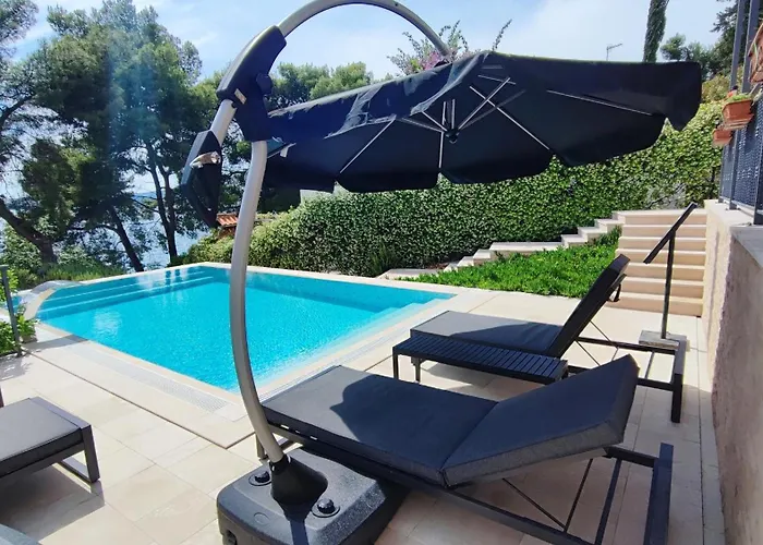 Lejlighedshotel Penava, Private Beach, Pool And 7min To Trogir