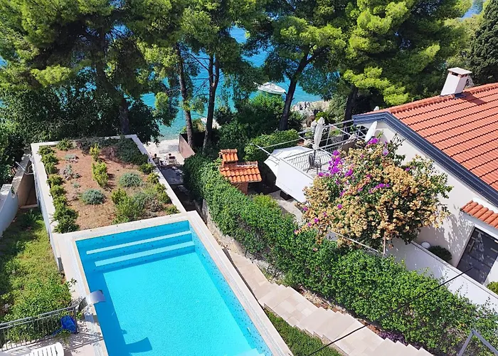 Penava, Private Beach, Pool And 7min To