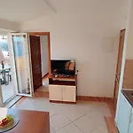 Penava, Private Beach, Pool And 7min To 아파트호텔 트로기르