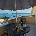Penava, Private Beach, Pool And 7min To 아파트호텔