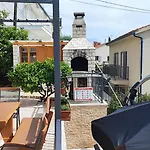 Penava, Private Beach, Pool And 7min To 트로기르