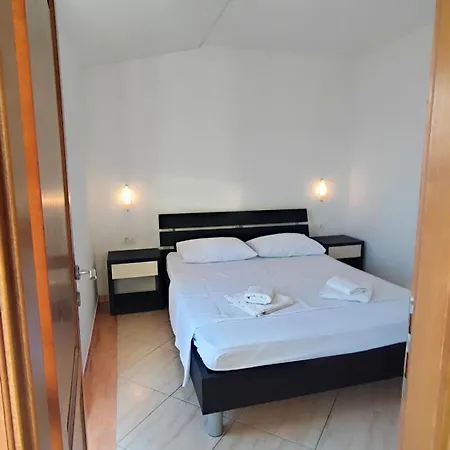 Penava, Private Beach, Pool And 7min To טרוגיר