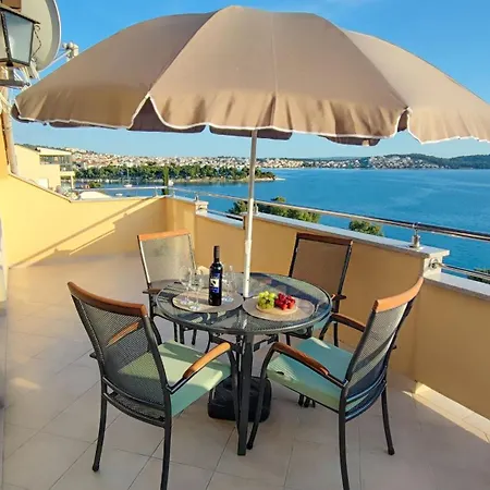 Penava, Private Beach, Pool And 7min To 3* טרוגיר