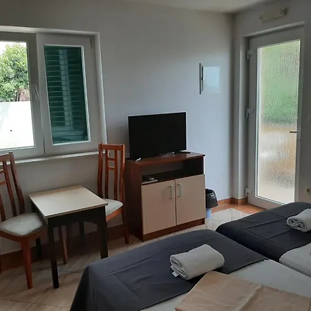 Lejlighedshotel Penava, Private Beach, Pool And 7min To