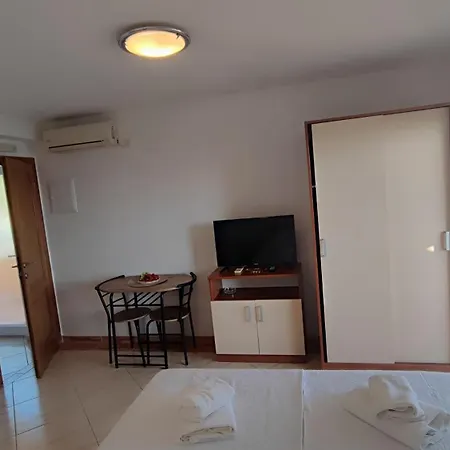 מלון דירות Penava, Private Beach, Pool And 7min To