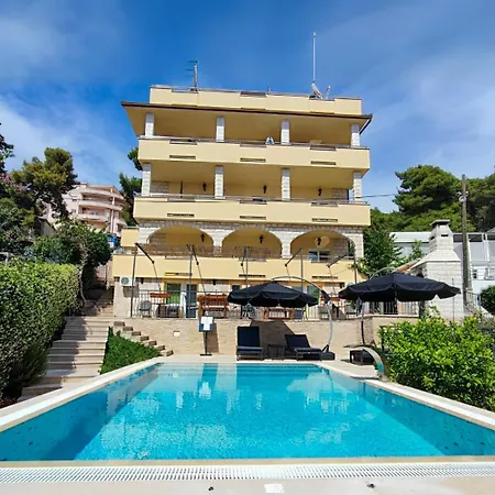 Lejlighedshotel Penava, Private Beach, Pool And 7min To