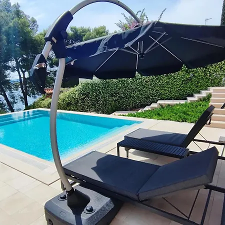 Lejlighedshotel Penava, Private Beach, Pool And 7min To Trogir