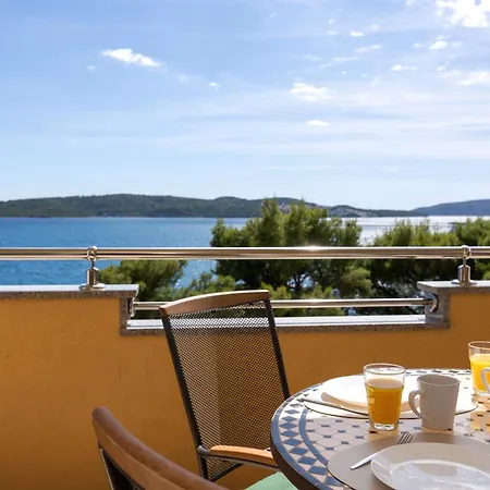 Penava, Private Beach, Pool And 7min To Aparthotel Trogir