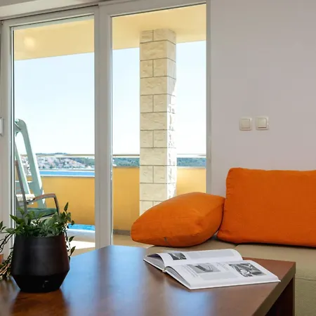 Penava, Private Beach, Pool And 7min To Aparthotel Trogir
