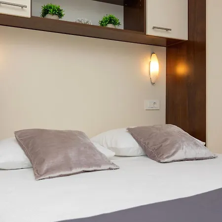 Penava, Private Beach, Pool And 7min To