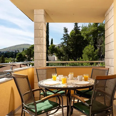 Penava, Private Beach, Pool And 7min To Aparthotel Trogir