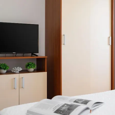 Penava, Private Beach, Pool And 7min To 3* Trogir
