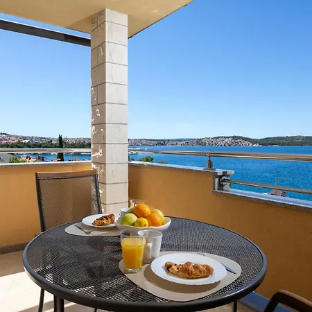 Aparthotel Penava, Private Beach, Pool And 7min To Trogir