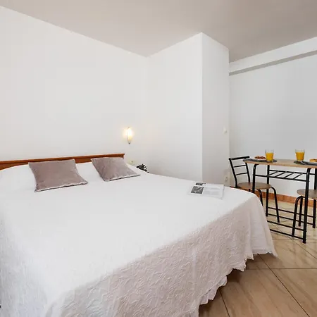Penava, Private Beach, Pool And 7min To Aparthotel