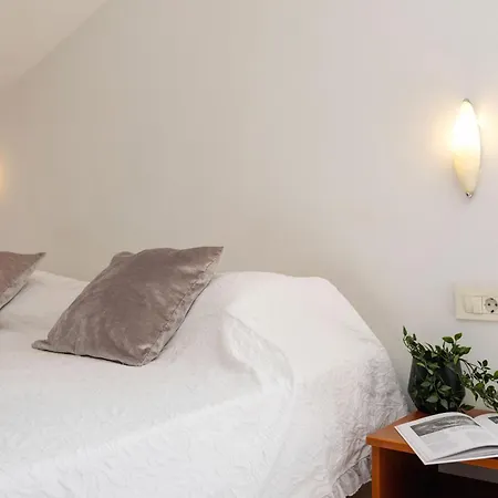 Aparthotel Penava, Private Beach, Pool And 7min To