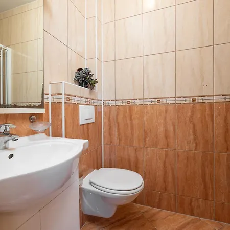 Penava, Private Beach, Pool And 7min To Aparthotel Trogir