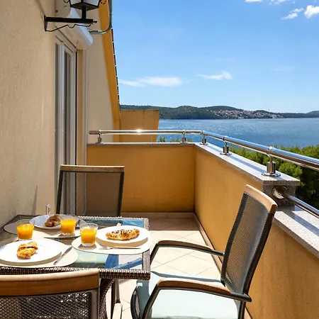 Penava, Private Beach, Pool And 7min To Trogir