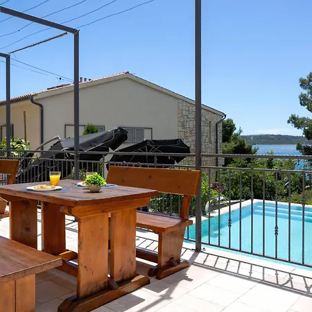 Penava, Private Beach, Pool And 7min To 3* Trogir