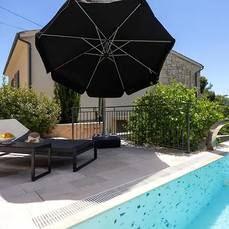 Penava, Private Beach, Pool And 7min To 3*