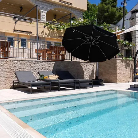 Penava, Private Beach, Pool And 7min To