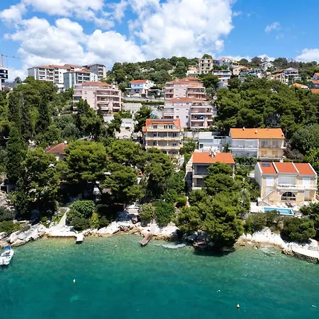 Aparthotel Penava, Private Beach, Pool And 7min To 3*