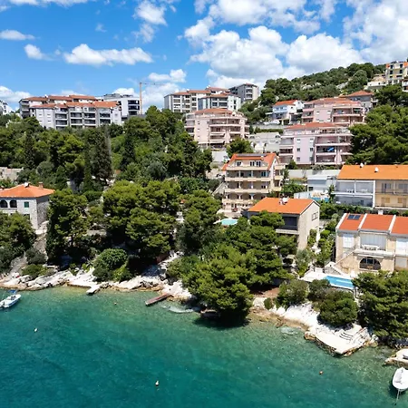 Aparthotel Penava, Private Beach, Pool And 7min To 3*