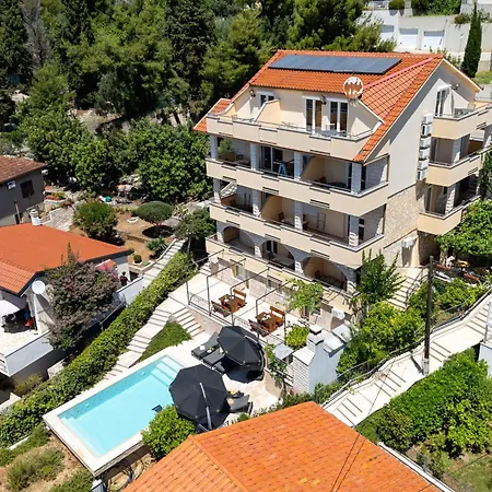 Penava, Private Beach, Pool And 7min To Trogir