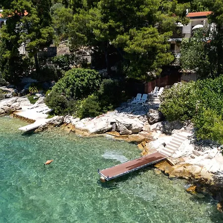 Penava, Private Beach, Pool And 7min To 3* Trogir
