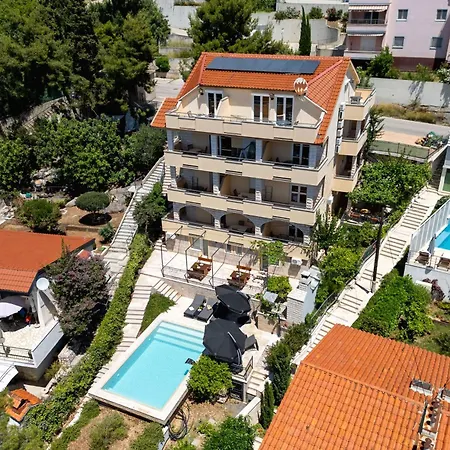 Aparthotel Penava, Private Beach, Pool And 7min To