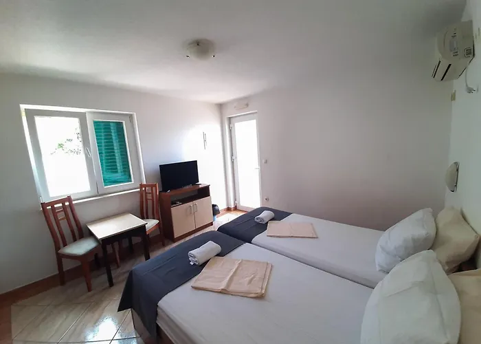 Penava, Private Beach, Pool And 7min To