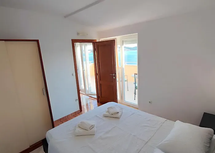 Penava, Private Beach, Pool And 7min To 3*