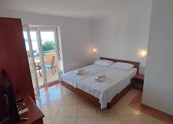 Apartmanhotel Penava, Private Beach, Pool And 7min To Trogir
