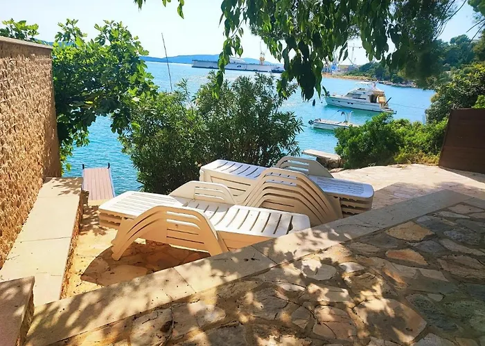 Aparthotel Penava, Private Beach, Pool And 7min To 3*