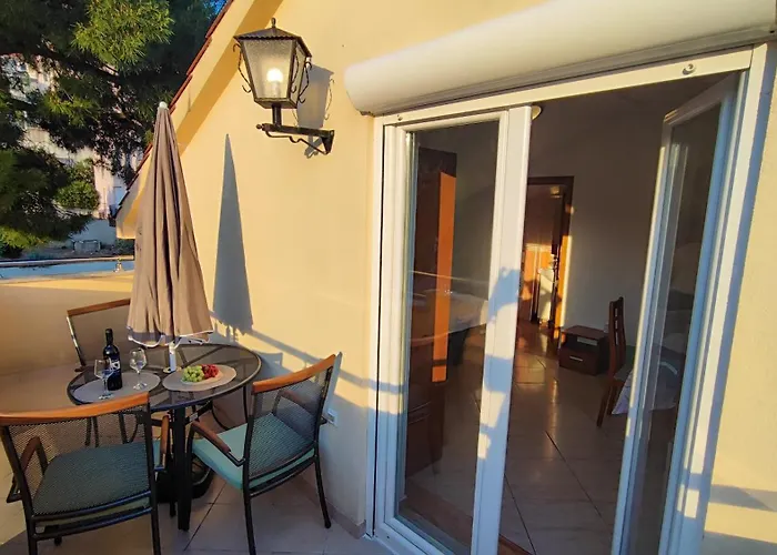 Penava, Private Beach, Pool And 7min To 3* Trogir