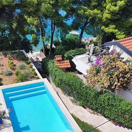 Penava, Private Beach, Pool And 7min To