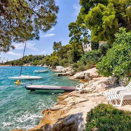 Aparthotel Penava, Private Beach, Pool And 7min To *
