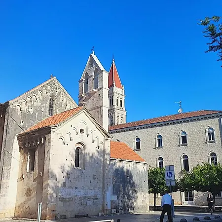 Penava, Private Beach, Pool And 7min To 3* Trogir