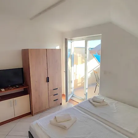 Penava, Private Beach, Pool And 7min To